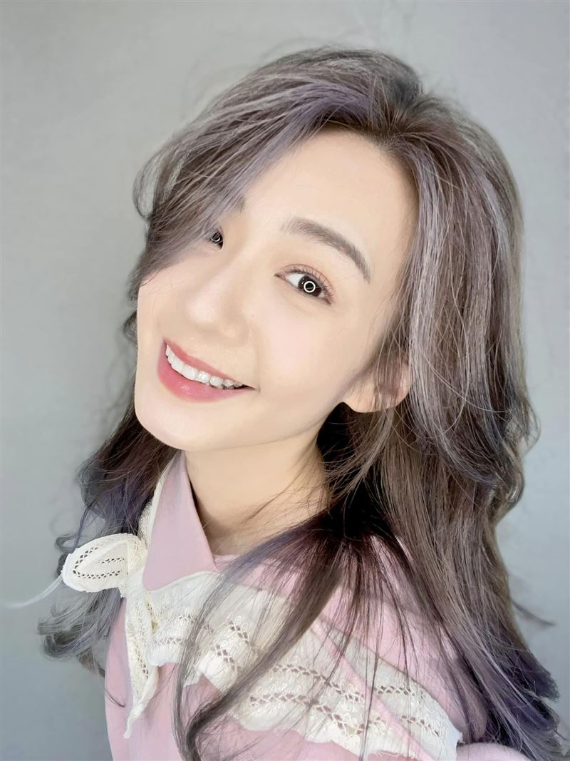 本土劇女星自稱小白家綺！罕見一根茄子新造型曝光　嗨認：我就是學人精