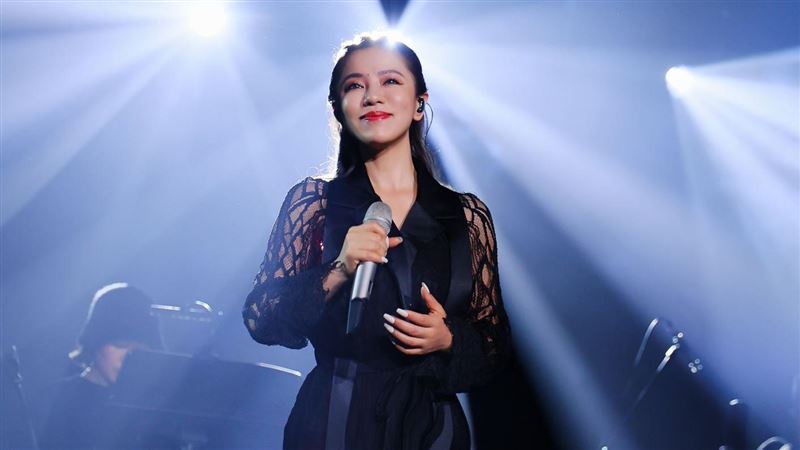 丁噹高雄場唱到一半！超大咖歌手突然現身全嗨翻　合唱億萬流量夯歌