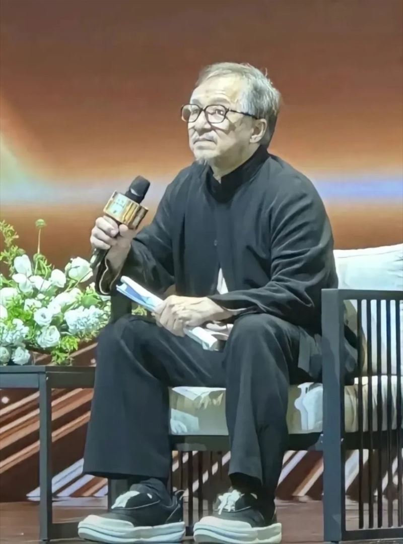 69歲成龍「快速老化！」滿頭白髮、臉佈滿皺紋　網淚：發現我也不年輕了