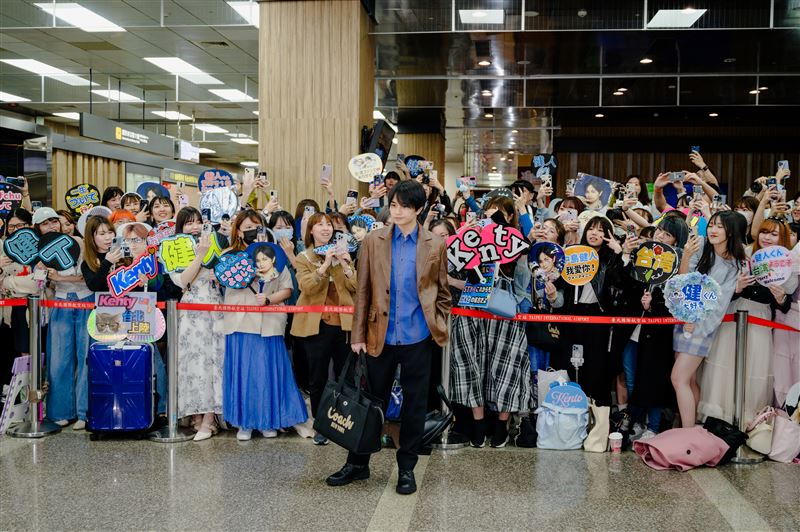 中島健人來台吸500粉接駕！現學現賣「我很傲嬌」　邀粉絲一起回日本