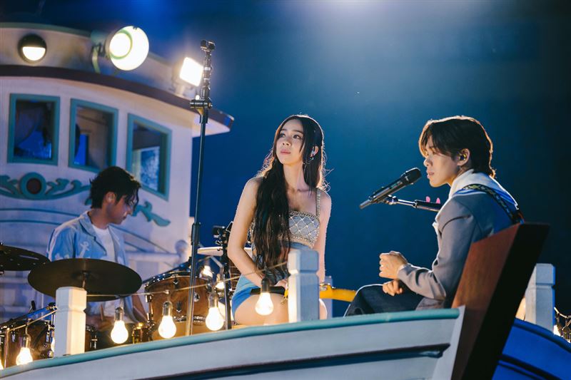 告五人家鄉宜蘭開唱2萬歌迷相挺　漁船繞場掀驚喜