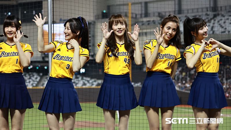 獨家／閨蜜峮峮才提醒大巨蛋很大　PS女孩Julie應援糗迷路！靠視訊求救