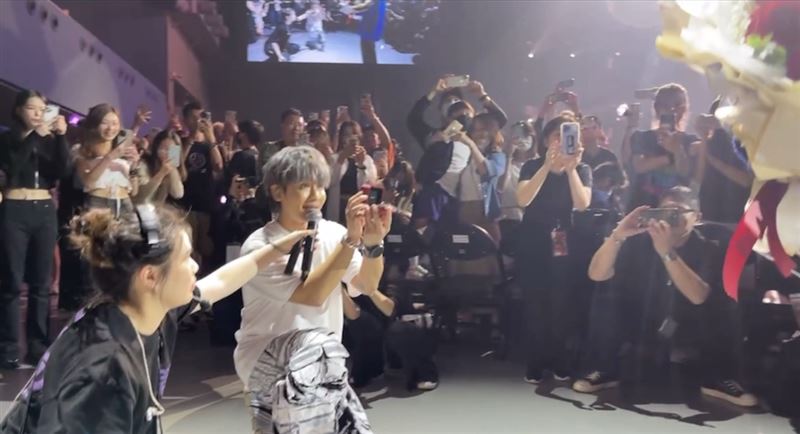 恭喜！鼓鼓演唱會「掏鑽戒求婚大元」淚崩告白：你願意嫁給我嗎