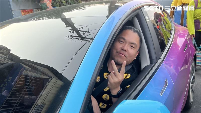 獨家／2百萬特斯拉跟媽祖進香「累了請上車」　超酷車主背後心願曝光