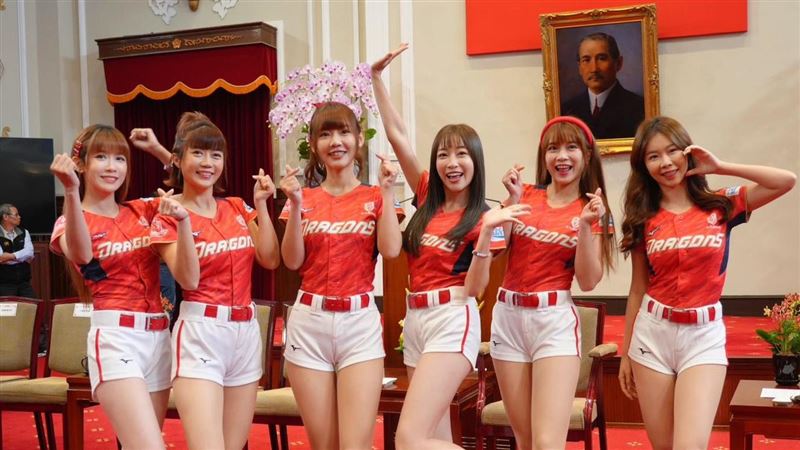 獨家／小龍女受邀進總統府　小映特地趕回台！6女神預約明年再來