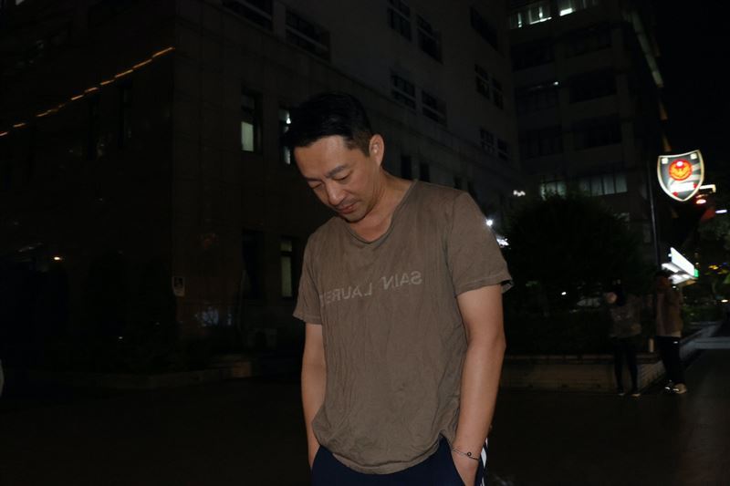 汪小菲深夜現身派出所…舉報大S囚禁小孩還餵藥「造成孩子幻覺」