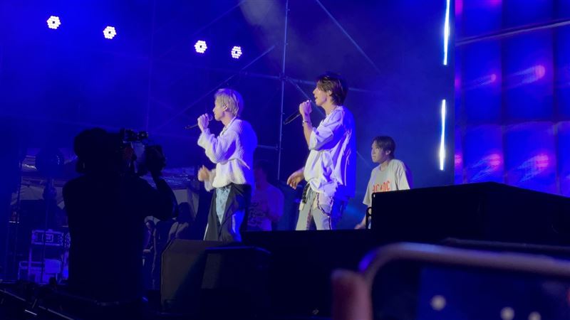 Super Junior-D&amp;E東海、銀赫無照飆機車！搶跑驚喜舞台    喊：喝台啤