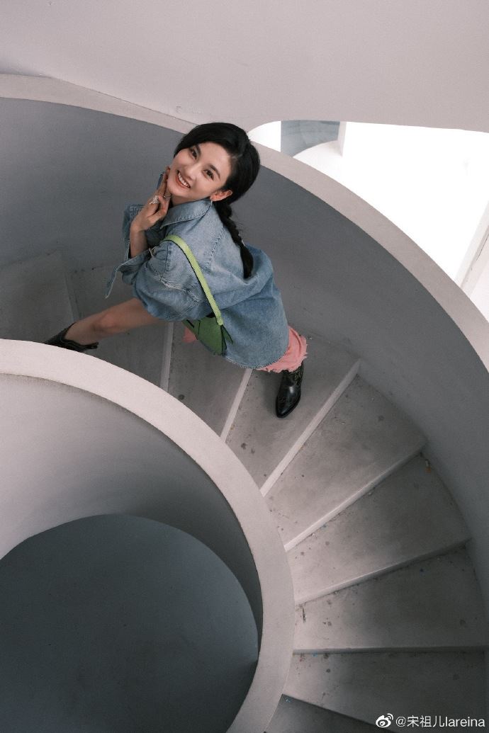 曾和阮經天爆緋聞！女星逃稅1.9億被封殺半年　背百萬愛馬仕愜意逛街