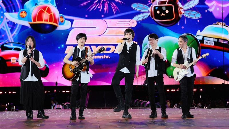 五月天低調行善！捐3台救護車給高雄　市長陳其邁感謝：希望再回高雄