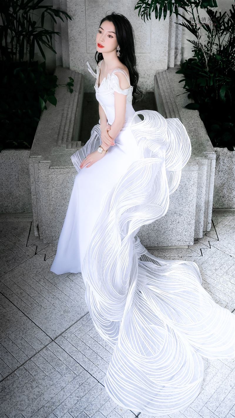 Angelababy封殺半年正式復出！化身雪白天使「美出新高度」女王強勢回歸