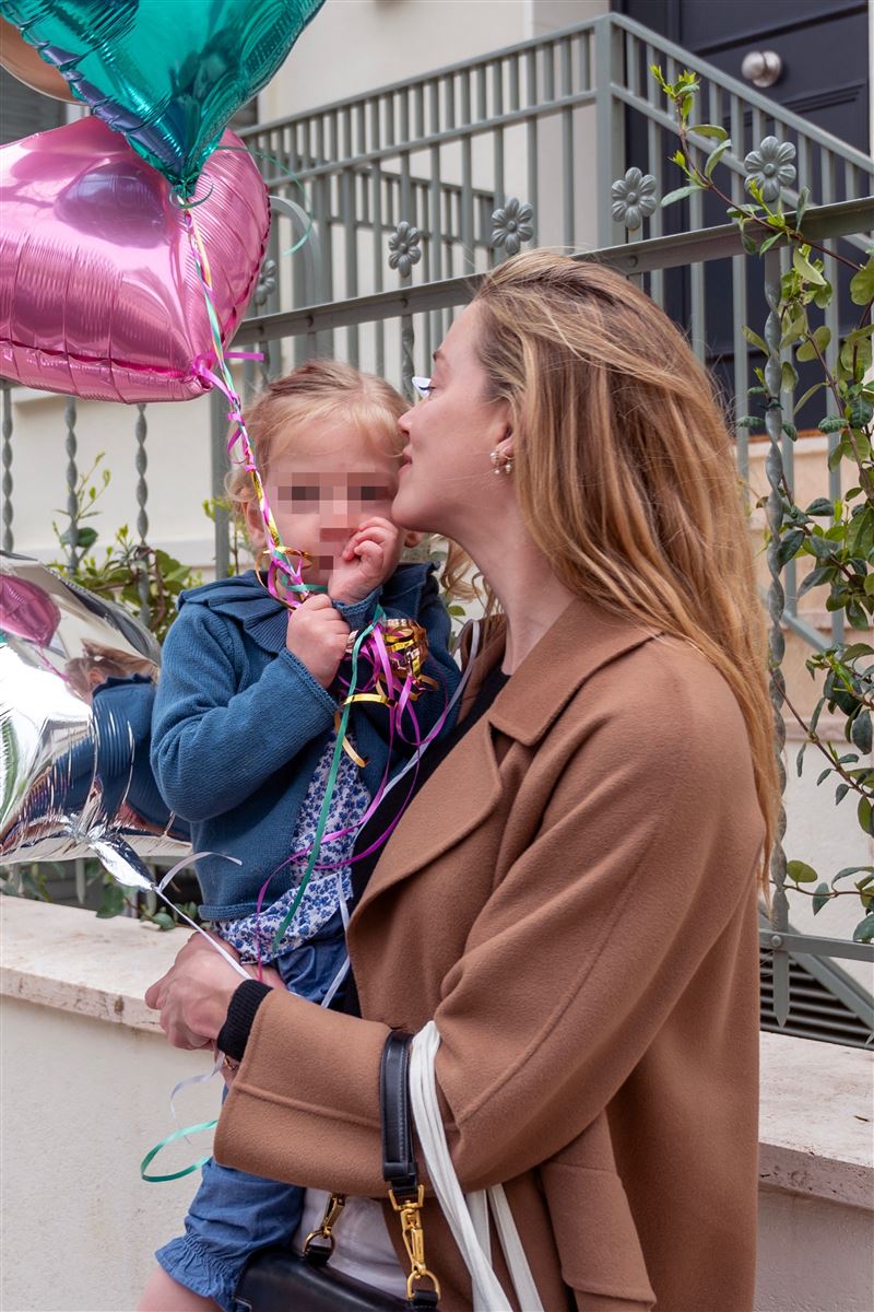 安柏赫德近況曝光！輸了官司移居西班牙2年　帶3歲女兒慶生被捕獲