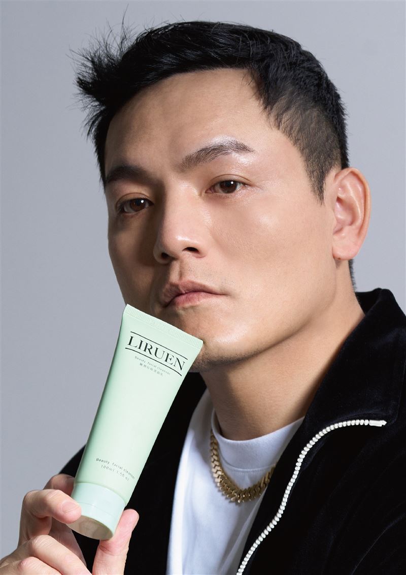 春風爆超大喜訊！新作入圍坎城影展　賣面子自嘲顏值「士農工商普遍級」