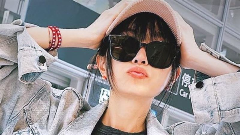 謝金燕曬辣照秀4個字！疑吐心聲惹人心疼　坐椅子曬蠻腰零贅肉