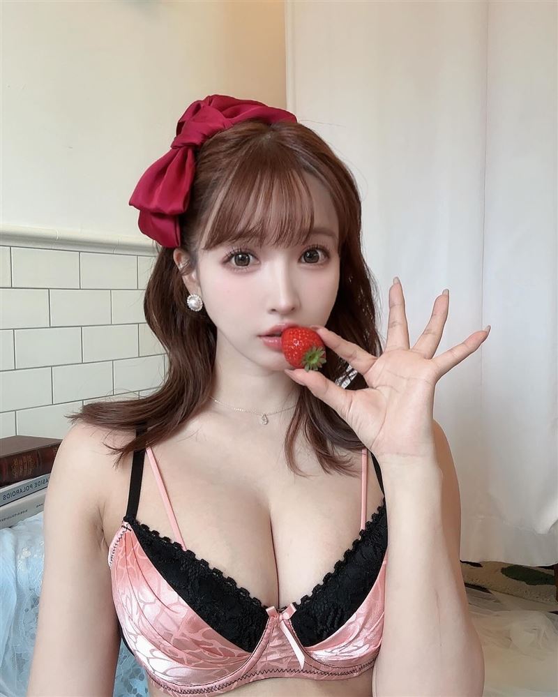 三上悠亞內衣私照曝光！最強肉體藏不住「深溝太迷人」網驚呼：太巨大