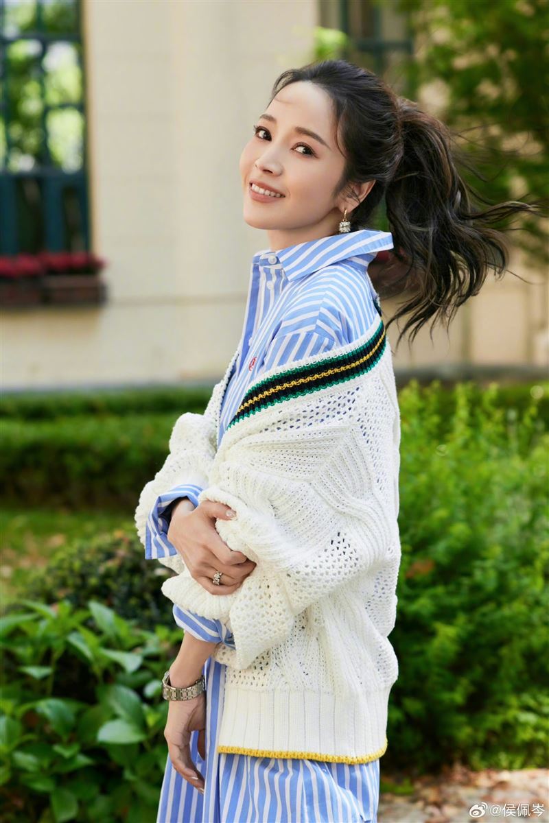 侯佩岑誇張逆齡！46歲像26歲「仙女美出新高度」網驚：謊報年齡！