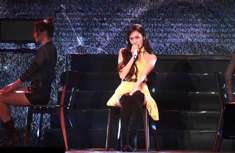 Jessica驚呼：我變胖了！「現場揪好友上台」　唱〈至少還有你〉超標準