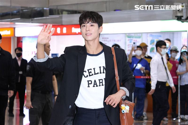 粉絲爆推擠插曲！朴寶劍見狀「親民舉動」曝光　2字中文道謝