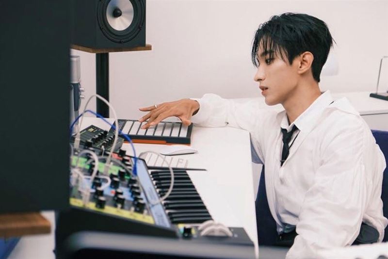 頂百萬帽子專輯照被吐槽...男星「無奈回應」：是認真拍的，希望能喜歡