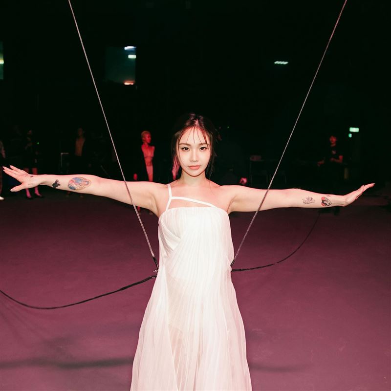 才被爆「與謝和弦吸毒做X」！陳芳語突遭偷拍　男友發聲宣示主權