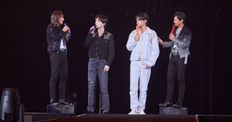 動力火車見「九澤CP」忙抬頭　搬「1道具 」上台笑翻全場