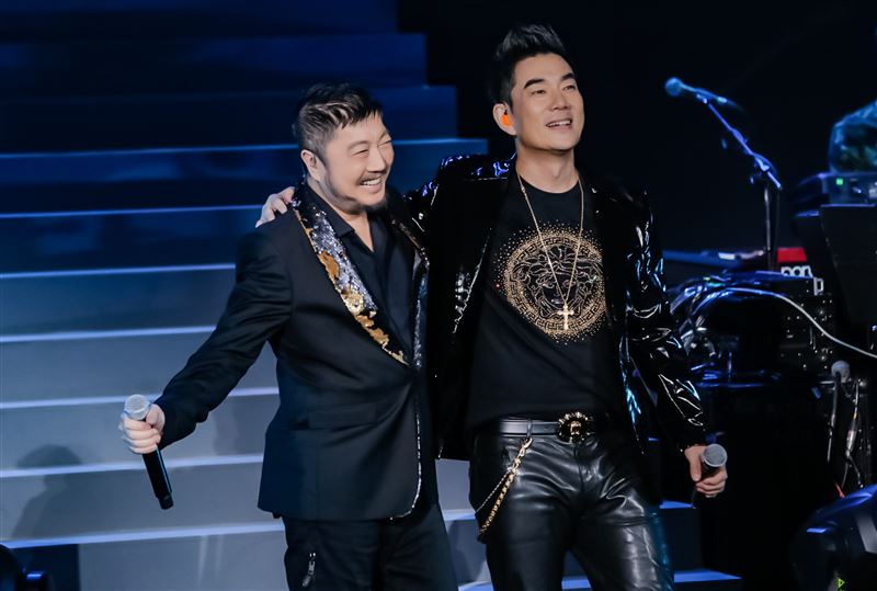 他因賭博傾家蕩產…絕望時寫下一首歌！卻成就了一代歌王