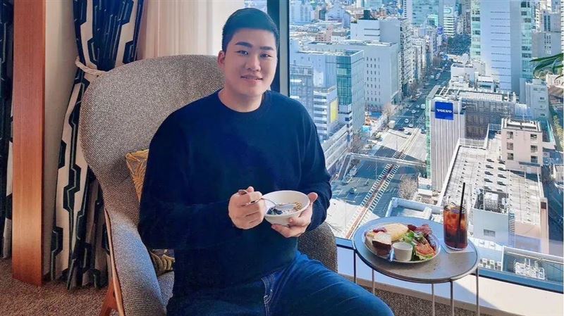 Joeman挨酸穿搭「像8+9」！他曬自拍照15字直球回應：我開心就好