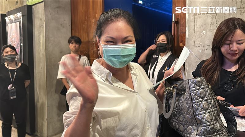 大S素顏曬恩愛合照流出　47歲了還是超正！汪小菲爆「氣到失眠」