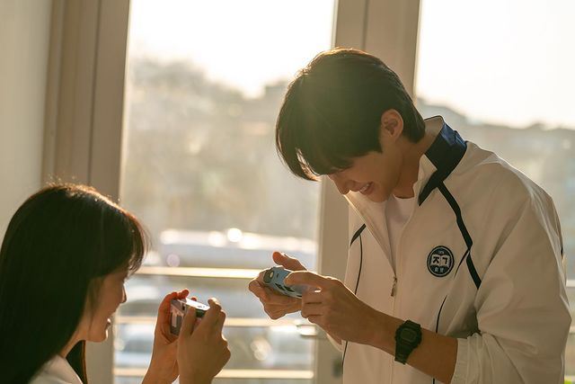 《背著善宰跑》男神爆紅！「設計師曝黑歷史」　笑稱：不能穿UNIQLO