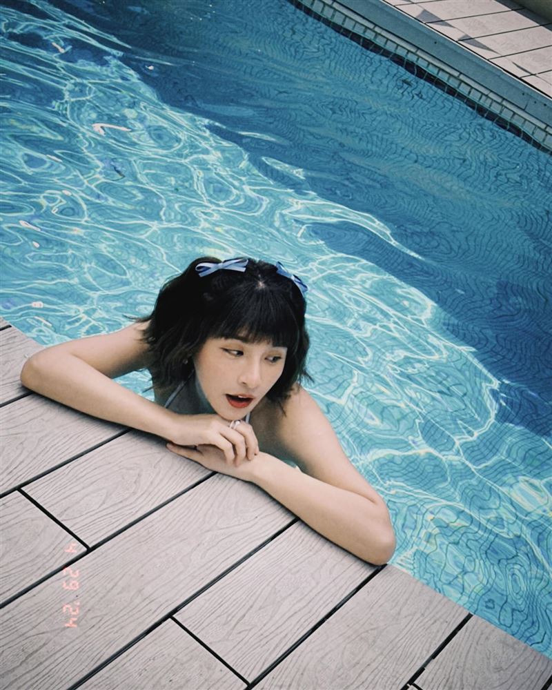 峮峮比基尼大解放！雪白深溝全網暴動「又大又甜」　網嗨：馬上流鼻血