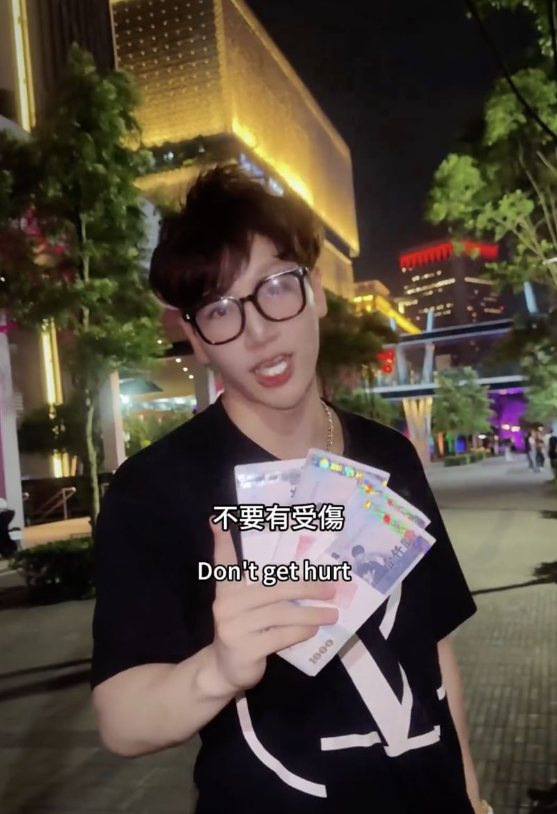 「信義區豪撒千元鈔」爆推擠！網紅Mr.R道歉了：我還是會繼續發錢