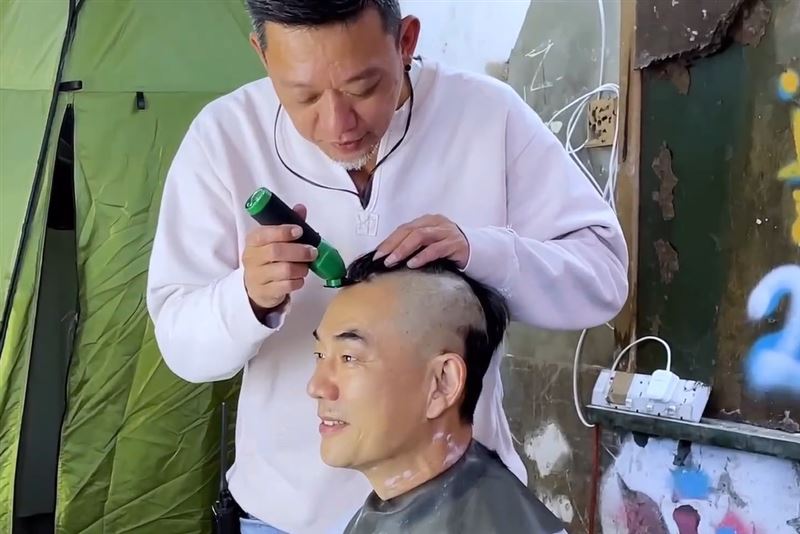 任賢齊慘被關狗龍!挨打還要被剃頭「守不住髮際線」苦嘆:犧牲值得