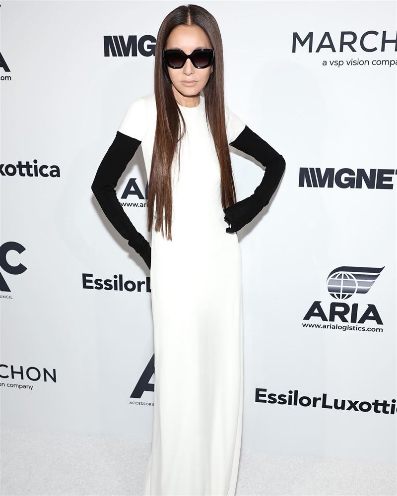 婚紗女王零修圖照外洩！絲滑嫩肌是「照騙」瘦成皮包骨　網驚：是阿婆