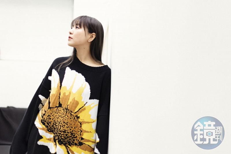 開唱遇酒客鬧場喊「小聲一點」…下秒被潑一身酒！丁噹帥氣反擊了