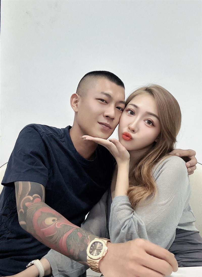 鳳梨被曝私下聳樣...大叫後老婆說「我來」 比YA畫面超震撼