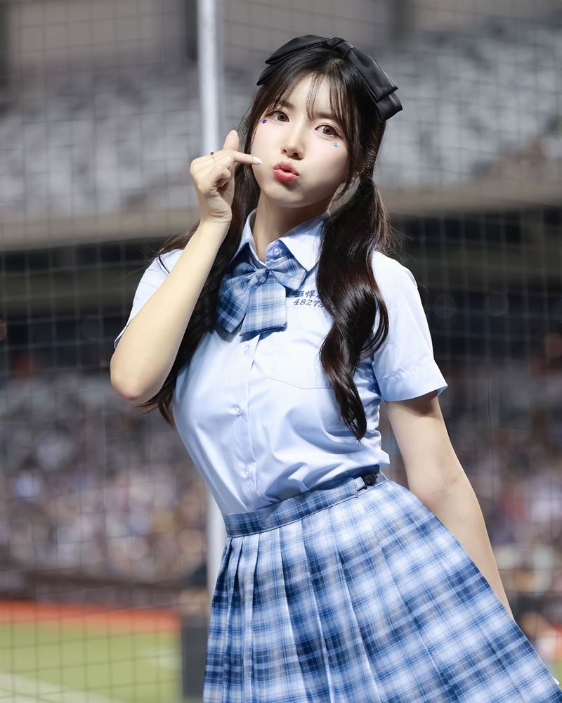 韓籍女神南珉貞初嚐台灣豬腳飯　看小菜菜單不知所措！咬一口秒翻白眼