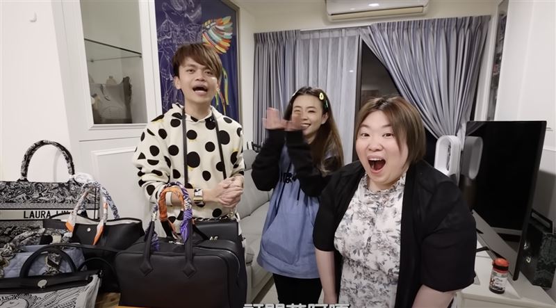 蔡阿嘎昔開箱片遭挖！蘿拉家「整屋塞滿精品」震撼畫面曝　網全笑了