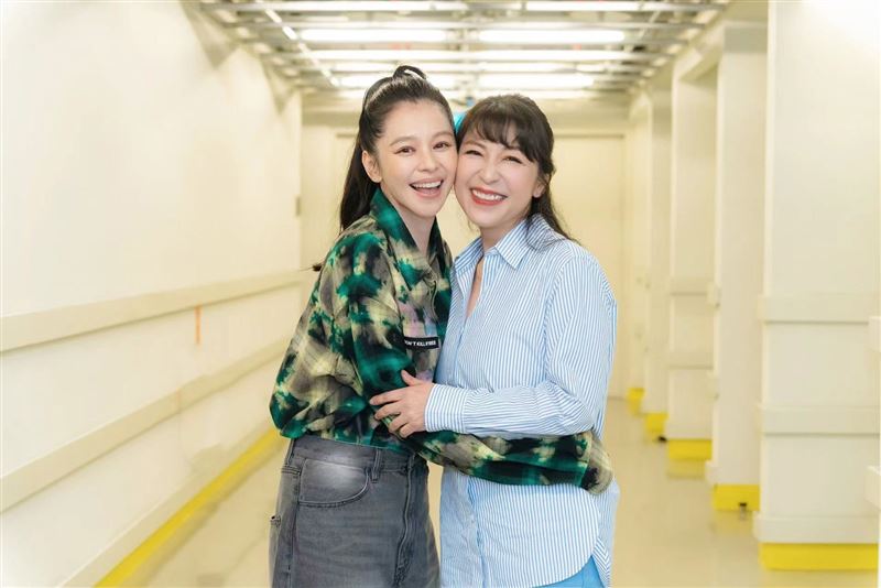 小野麗莎合體徐若瑄!「台上1舉動落淚」 唱歌回憶父親