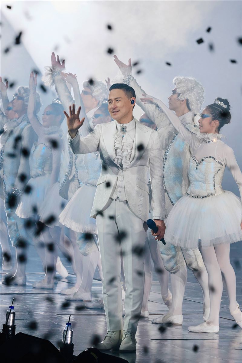 遭投訴「唱太多粵語歌」！張學友台上回應了　驚吐：想重來一遍