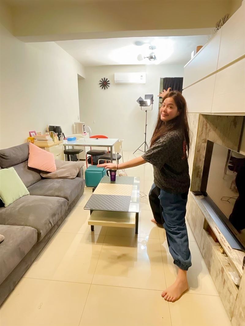 性感女星住家被譏像倉庫　塞滿過期食物！亂到連狗都嚇到