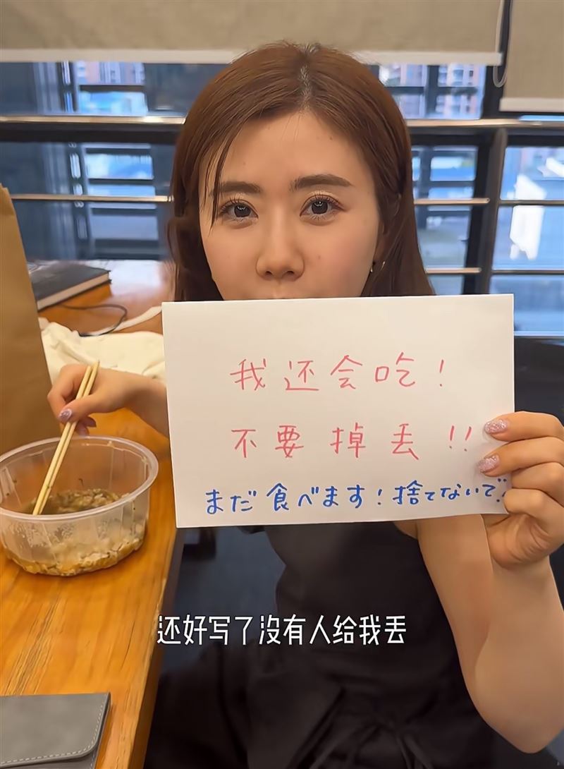 福原愛直播帶貨跳舞！舞姿被虧「群魔亂舞」　身材現形網驚：竟穿童裝