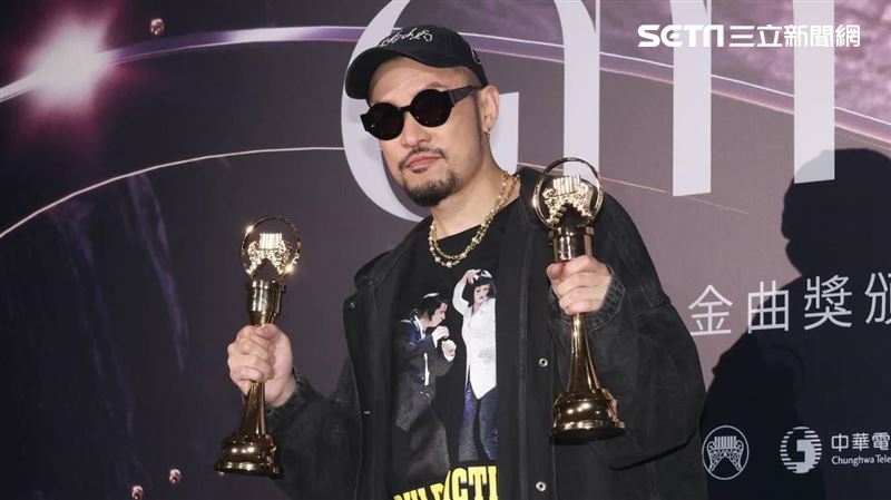 金曲35／熱狗說話了！昨才彩排沒想到會出意外　即興下跪盼圓場化解尷尬