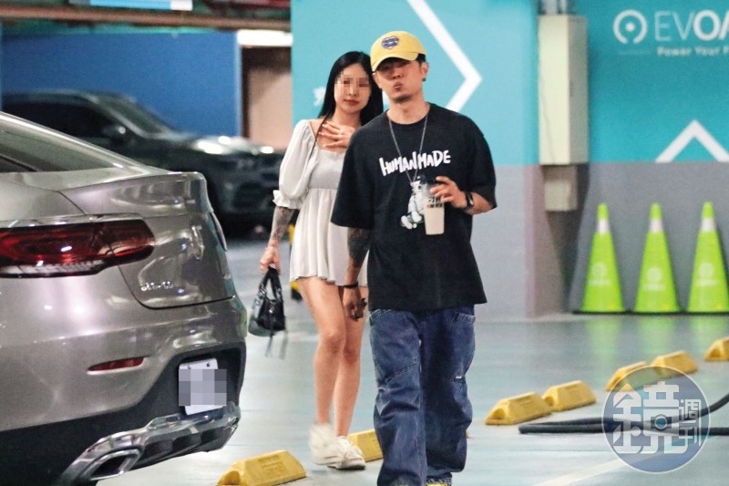 霸氣停VIP車位!八三夭阿電「約會刺青奶妹」 長夜密會引無限遐想