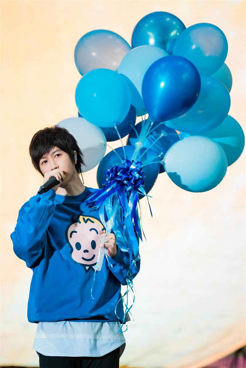 阿信憂颱風災情！致敬救災人員「淹水比他高」社群變「災情回報中心」