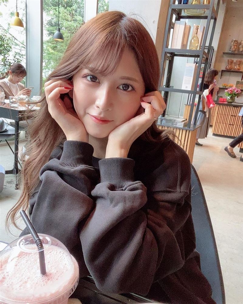 AV女神參加親戚婚禮「穿搭氣質得宜」OOTD網讚翻：新郎好友求認識