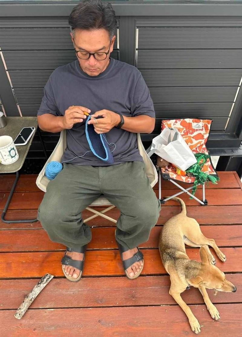 獨/張翰移居台東怕颱風!組合屋沒遮蔽憂風雨 為愛女苦學鉤針2個月