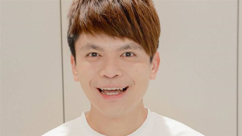 遭受蘿拉AB合約打擊!蔡阿嘎PO照認「內心唯一開心的事」 心聲全說了