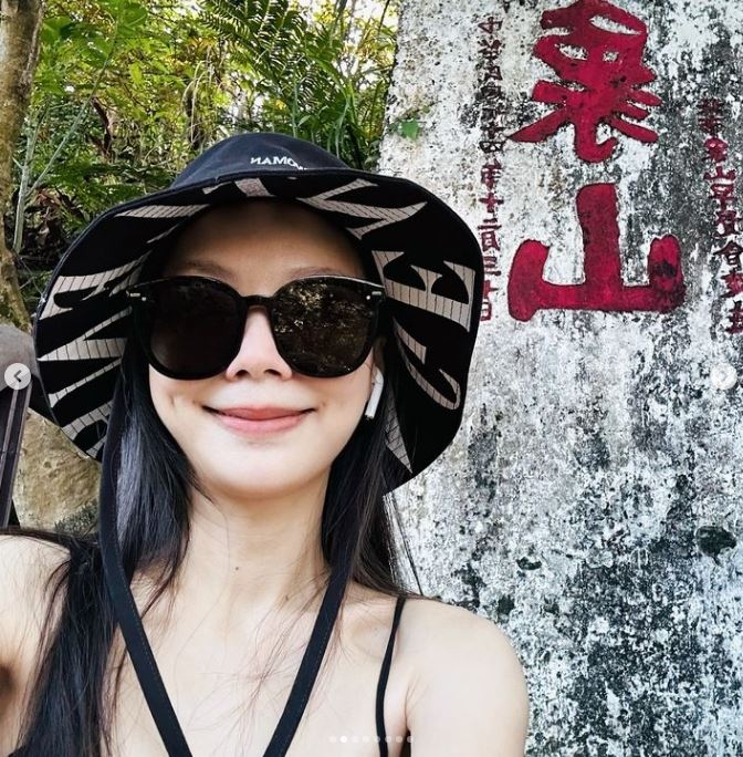 43歲長這樣?「金曲歌后登山辣解放」 好身材網讚翻