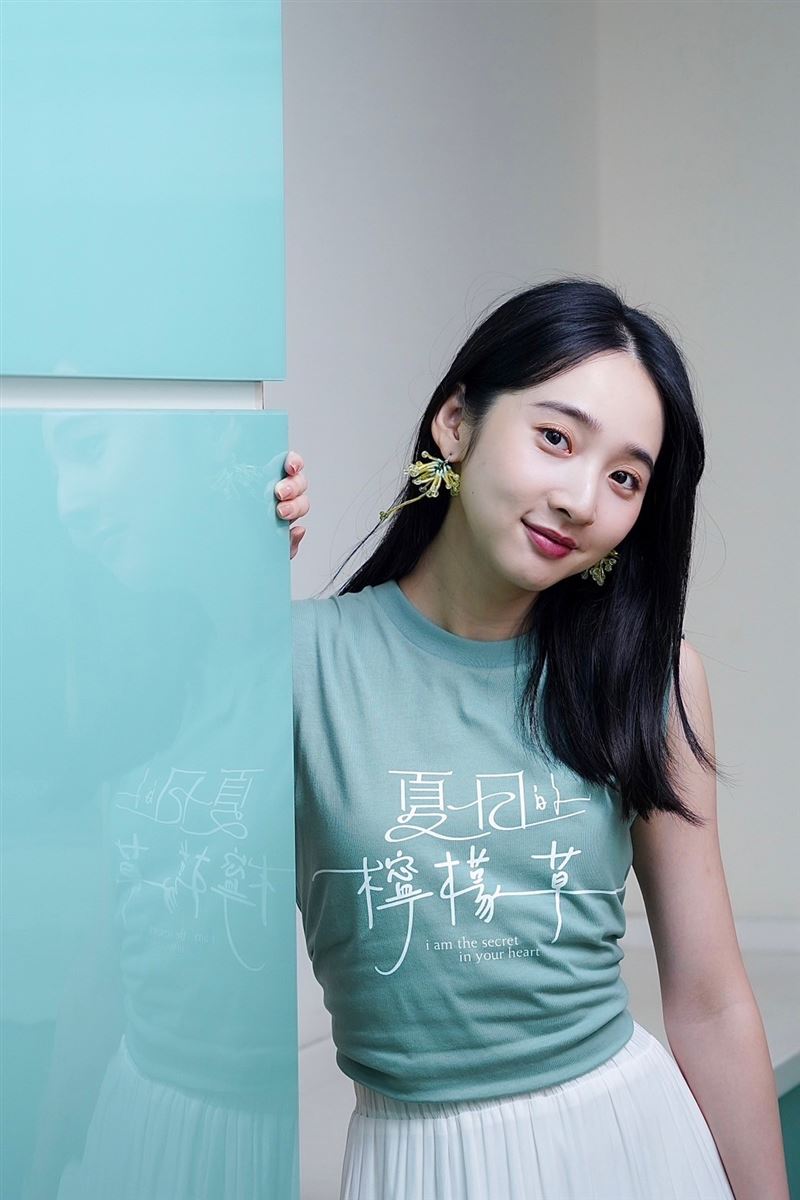 專訪/李沐放話穿遍高中制服!27歲童顏零違和 愛上王淨男人「有點怪」