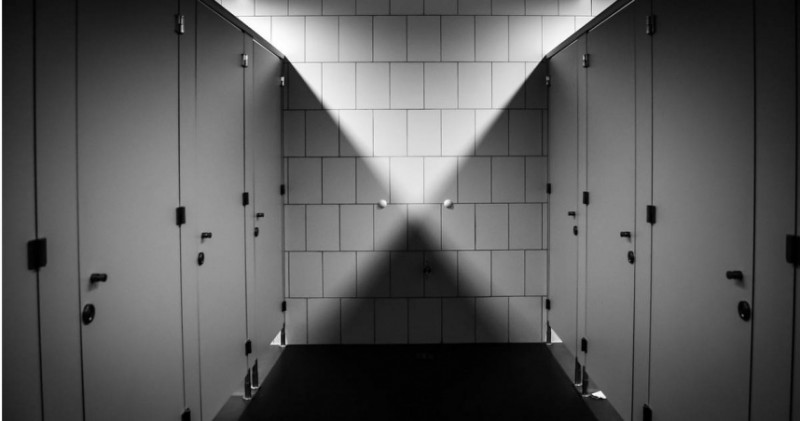 電視台上廁所!許聖梅門縫見「繡花鞋」嚇壞:有女主播也看過