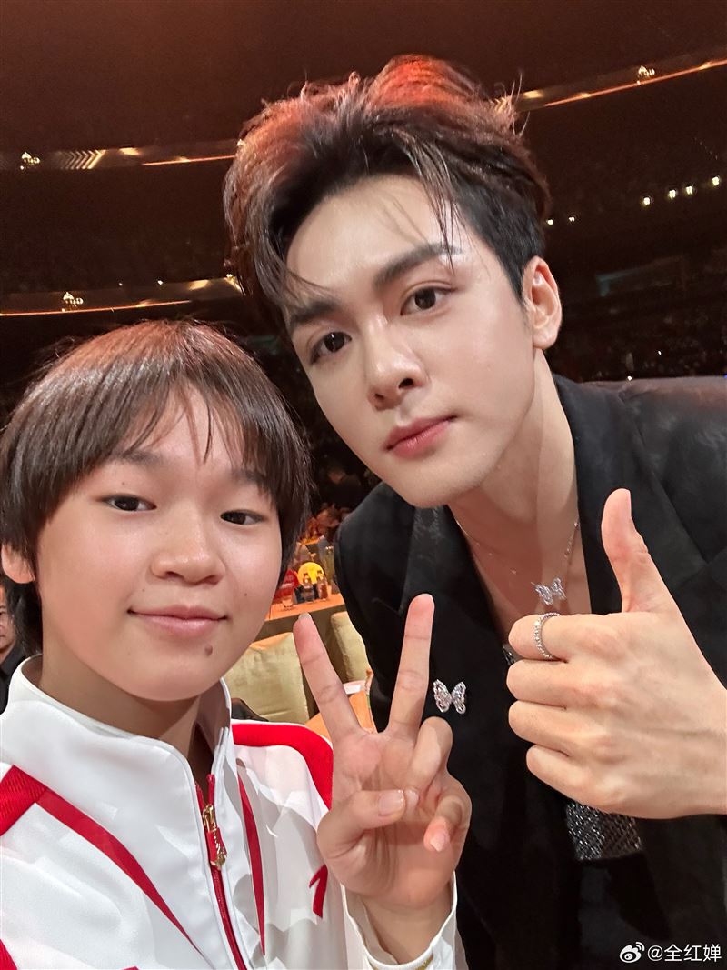 全紅嬋台上高歌！1原因無懼走音大聲唱　網友看完笑了